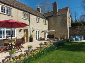 Thames Head Wharf - Historic Cotswold Cottage with Stunning Countryside Views